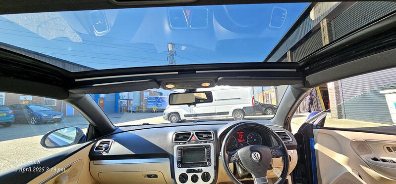 VOLKSWAGEN EOS